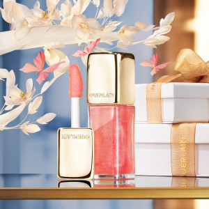 KissKiss Bee Glow Oil - Getöntes Lippenöl mit Honig 92% natürlichen Ursprungs - Limitierte Edition KissKiss Bee Glow Oil - Getöntes Lippenöl mit Honig 92% natürlichen Ursprungs - Limitierte Edition